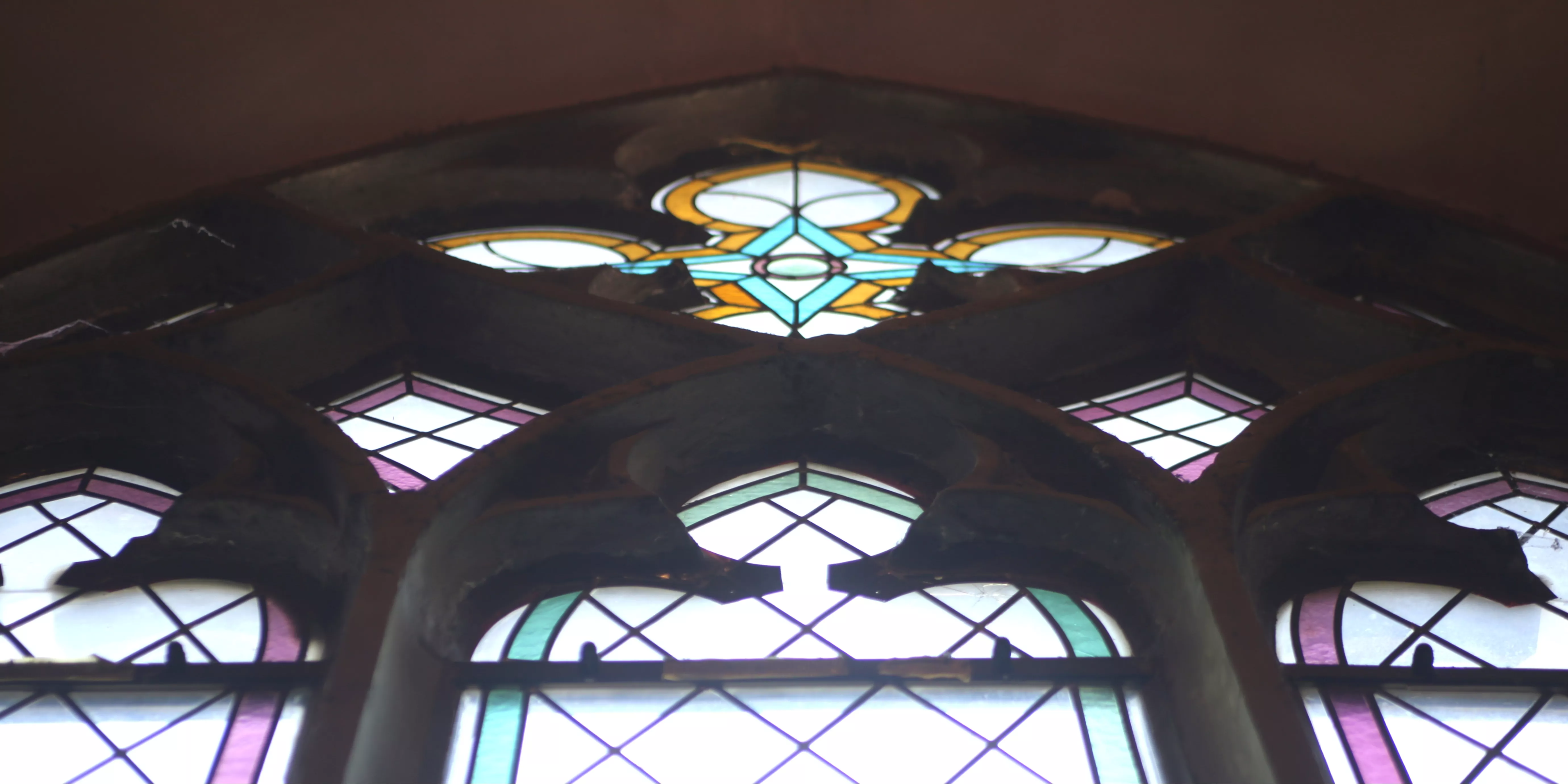 Gotisches Maßwerkfenster im ehemaligen Kloster des Evangelischen Seminars Blaubeuren.